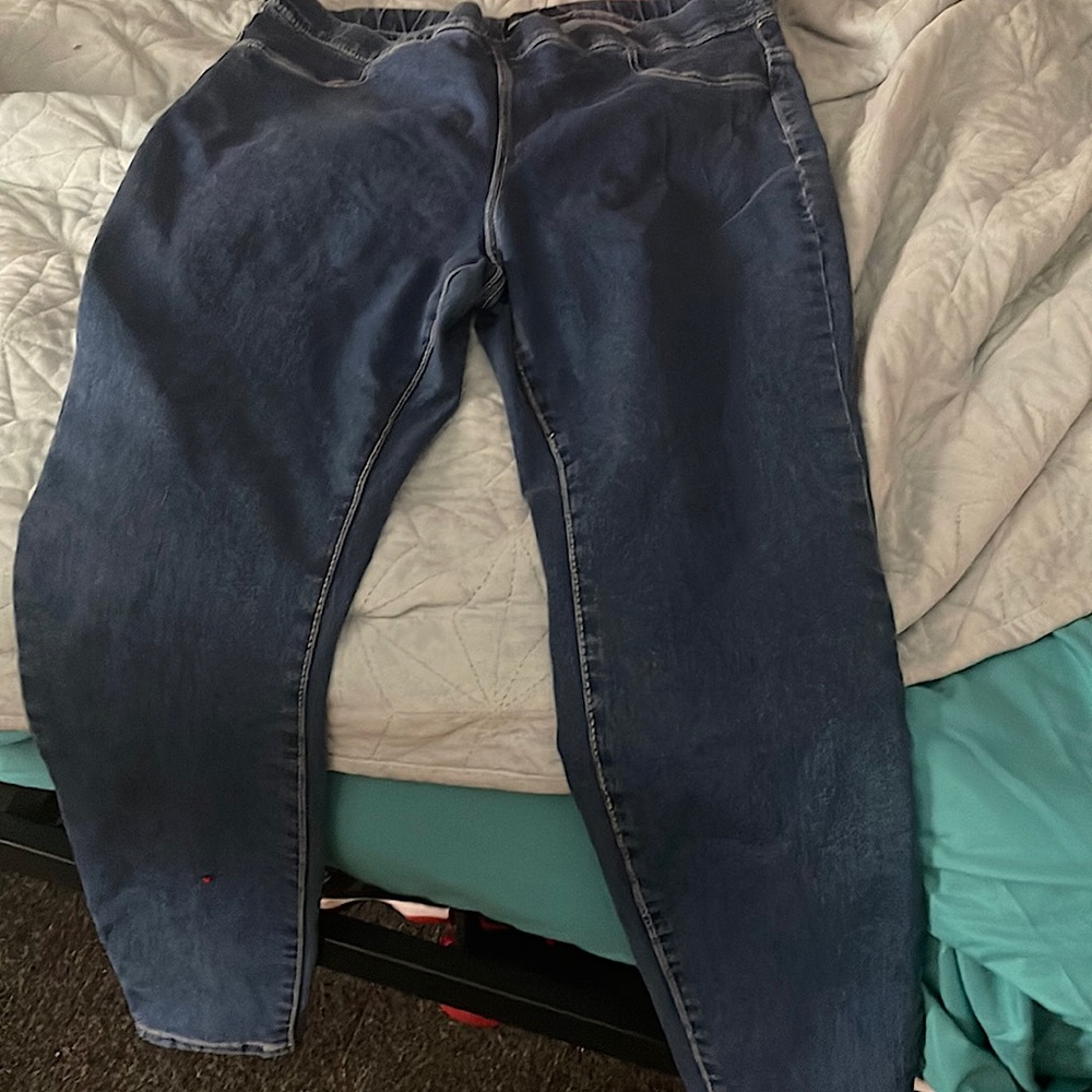 I’m selling theses Jeggings that look like jeans but are comfortable an stretchy